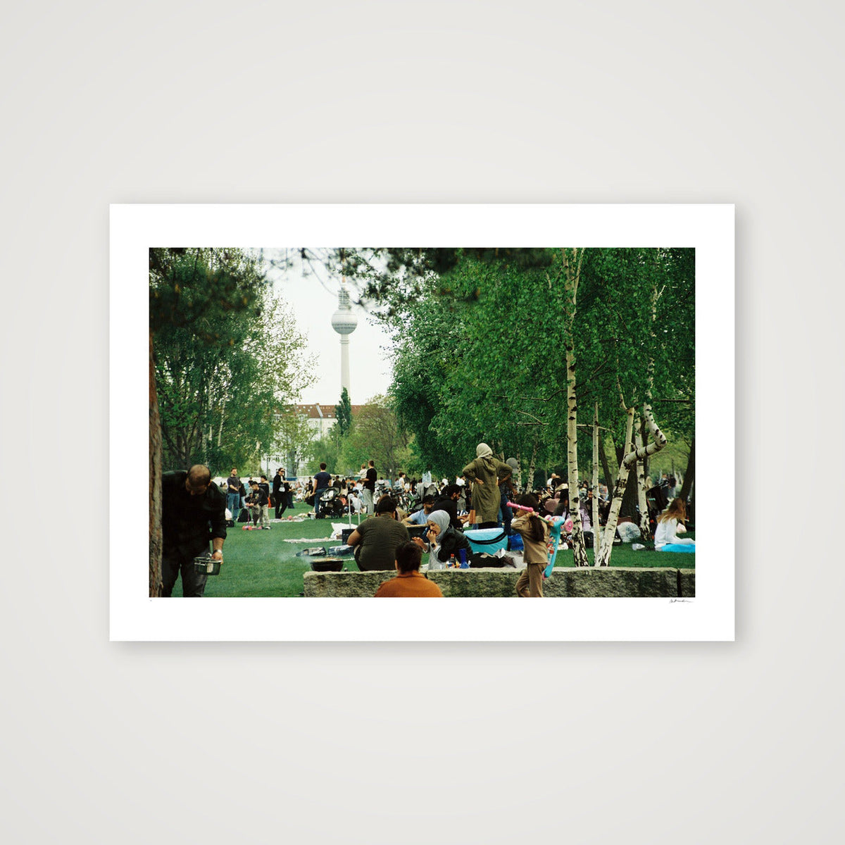 MAUER POWER — 100×70cm, 39×28" Print only